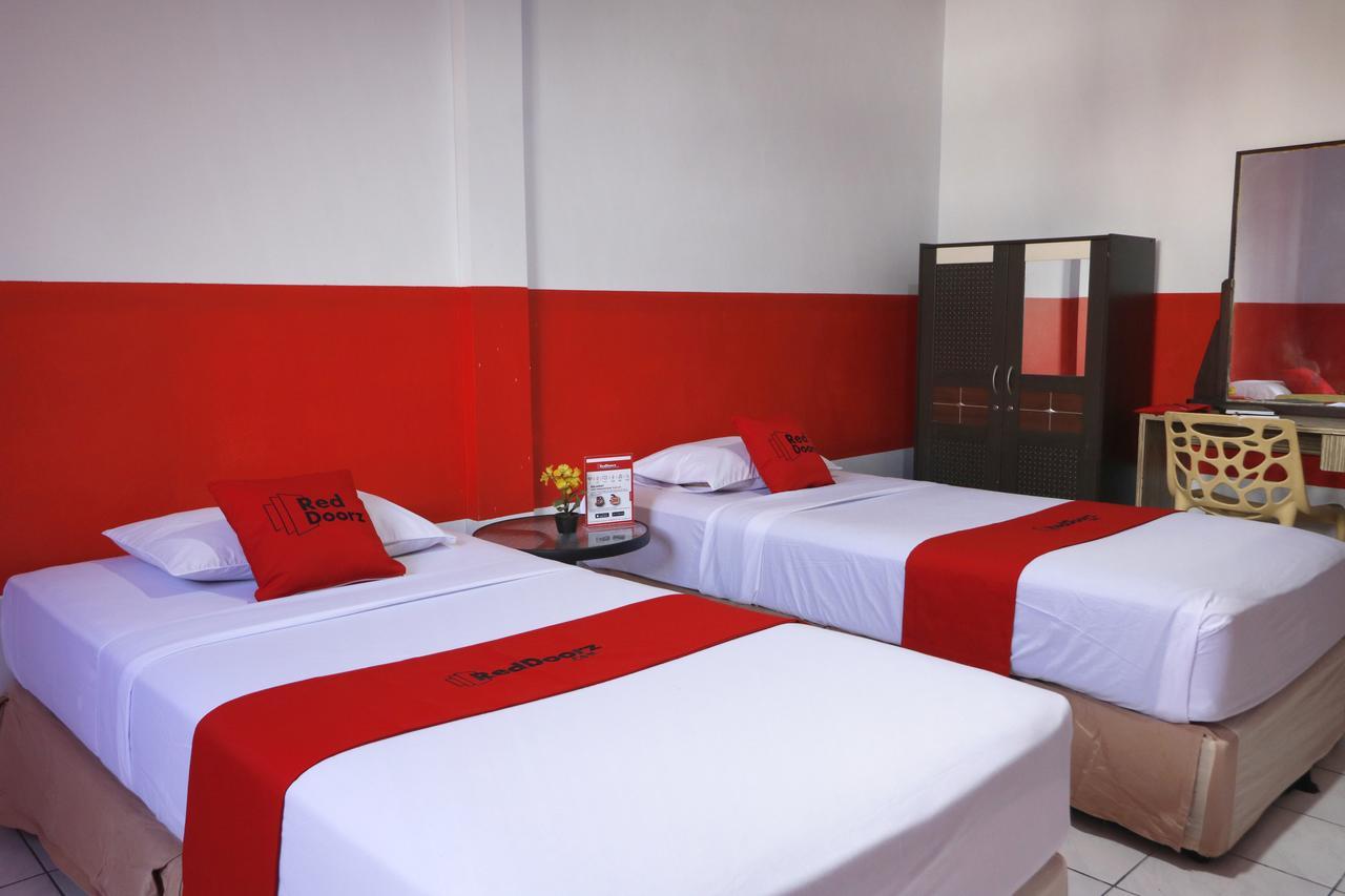 Reddoorz Plus @ Samratulangi Manado Exterior photo