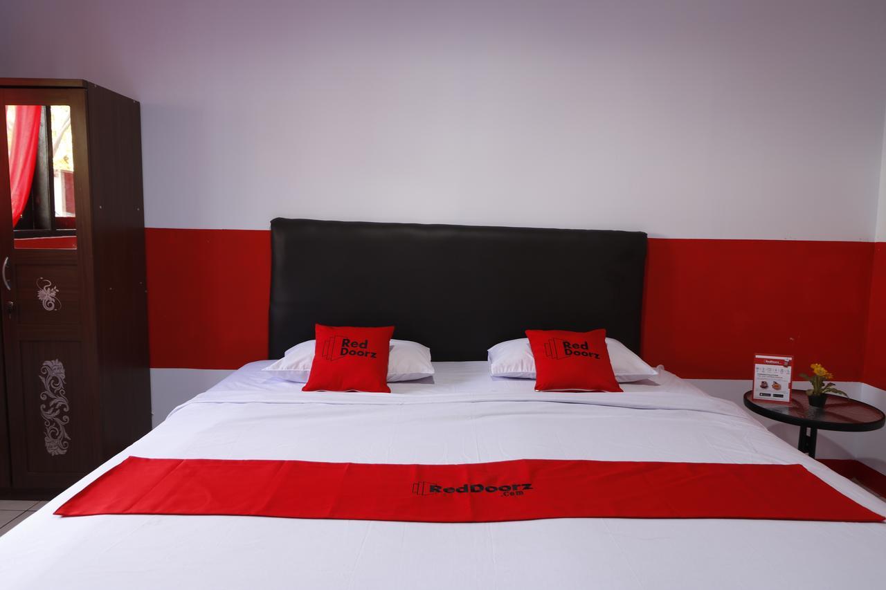 Reddoorz Plus @ Samratulangi Manado Exterior photo