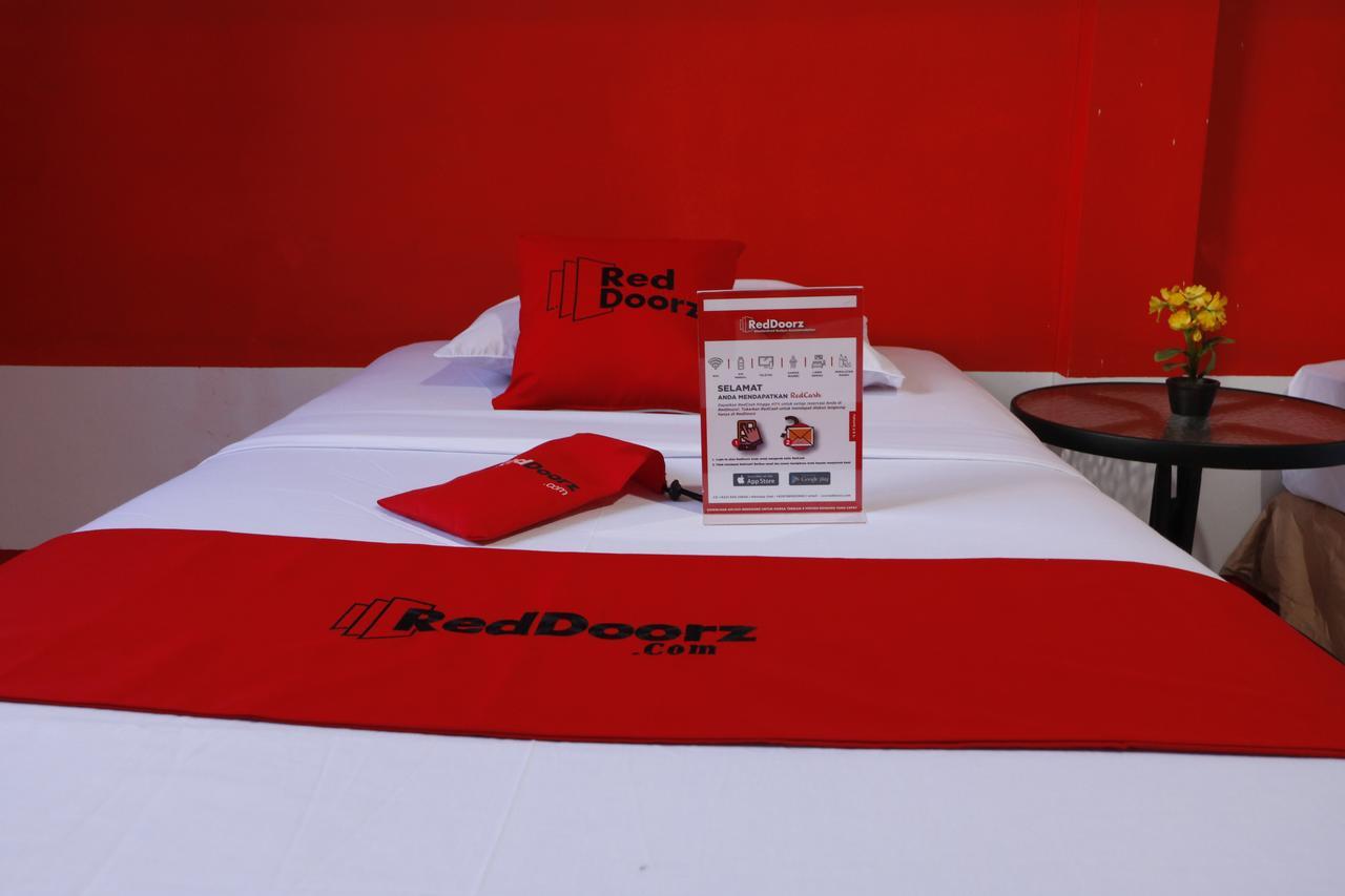 Reddoorz Plus @ Samratulangi Manado Exterior photo